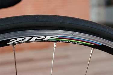 Dekalset Zipp Team Issue för ett hjul vit från Zipp